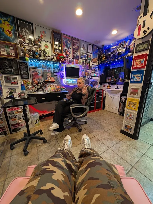 Hardwire Tattoo & Body Piercing — Tattoo and piercing shop in Wilmington